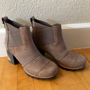 Sorel Womens US size 7 Addington Chelsea Boots Block Heel Waterproof Tan